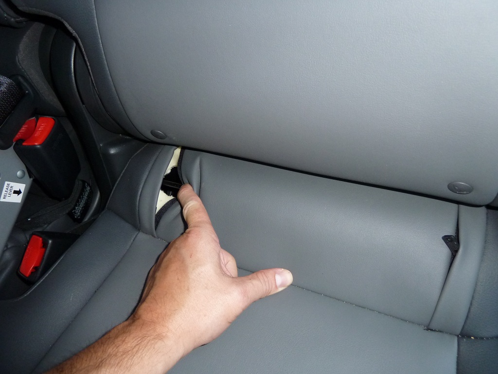 Toyota prius latch system