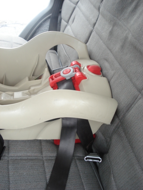 Removing graco car seat hot sale base